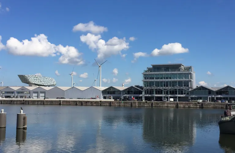 Vooraanzicht buren VWG Houtdok Noordkaai